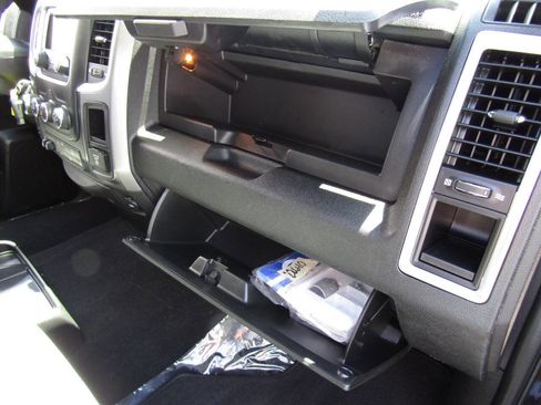 Used 2022 RAM 1500 Classic SLT AWD/4WD image 22