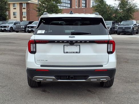 New 2026 Ford Explorer Active w/ Active Comfort Package image 5