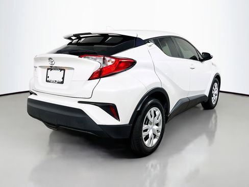 Used 2021 Toyota C-HR LE image 4
