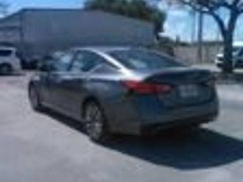 Used 2024 Nissan Altima 2.5 SV image 4