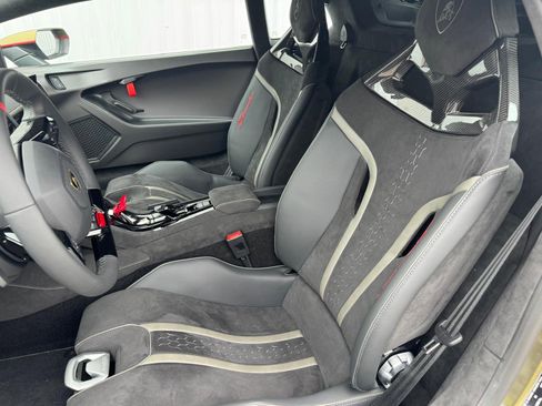 Used 2024 Lamborghini Huracan Sterrato image 8