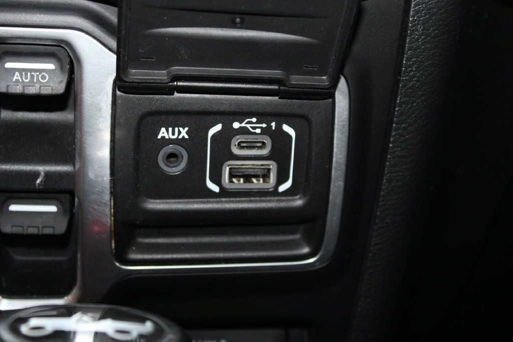 Used 2018 Jeep Wrangler Unlimited Sahara AWD/4WD image 43
