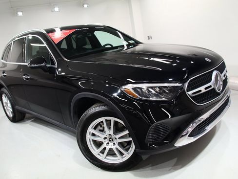 Used 2025 Mercedes-Benz GLC 300 4MATIC image 8