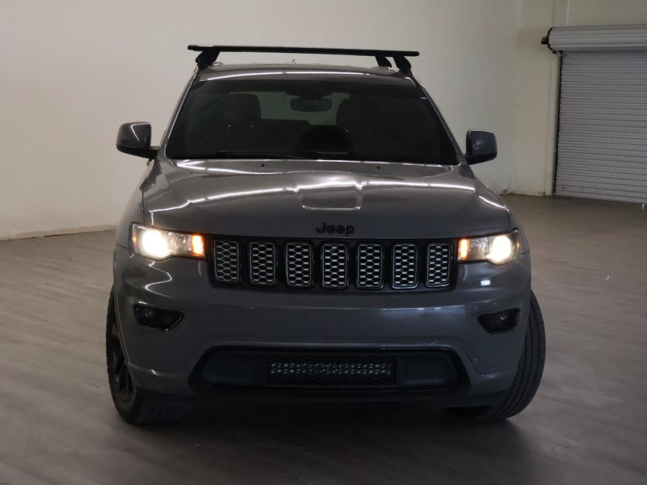 Used 2020 Jeep Grand Cherokee Altitude RWD image 3