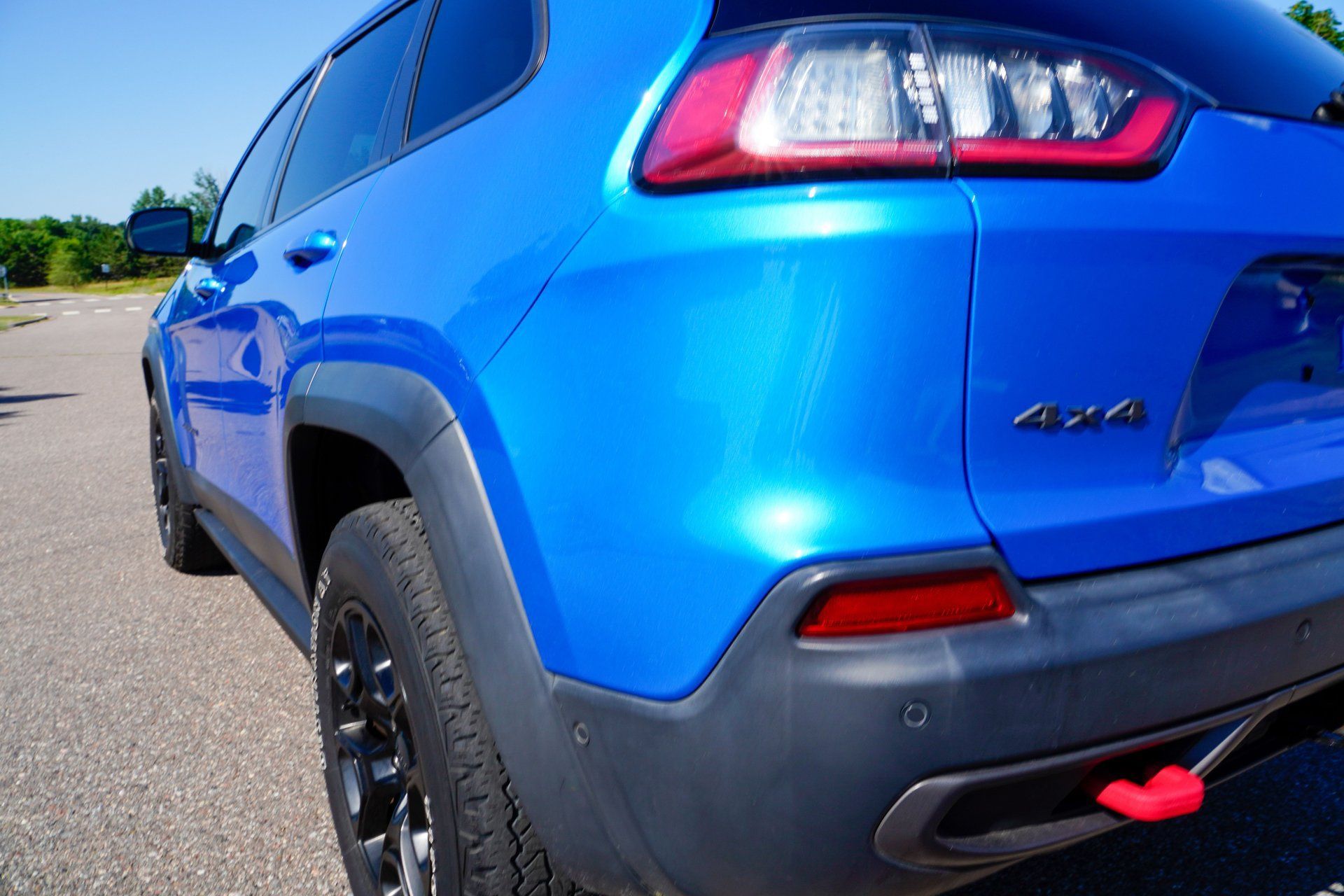 Used 2019 Jeep Cherokee Trailhawk AWD/4WD image 35