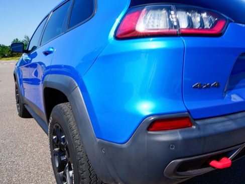 Used 2019 Jeep Cherokee Trailhawk AWD/4WD image 35
