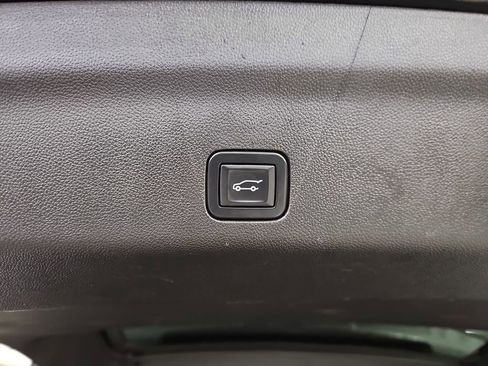 Certified 2022 Chevrolet Tahoe Z71 w/ Z71 Off-Road Package image 18