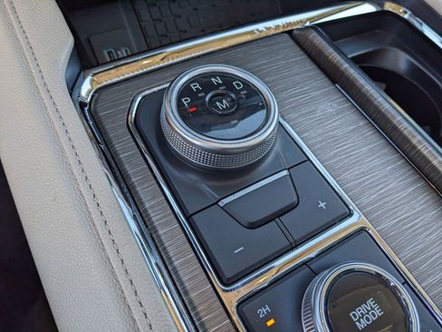 Used 2024 Ford Expedition Limited image 32