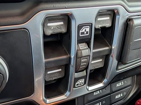 Used 2021 Jeep Gladiator Sport AWD/4WD image 19