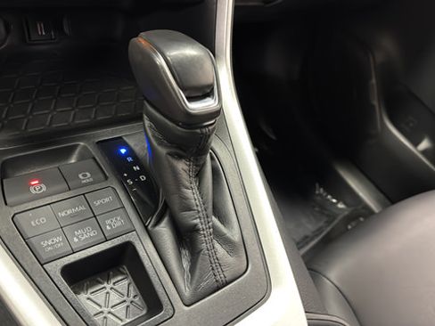 Used 2021 Toyota RAV4 XLE Premium AWD/4WD image 19