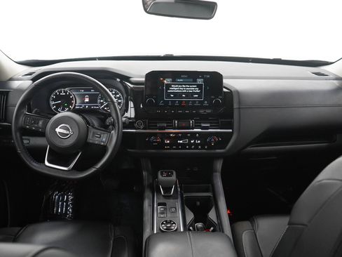 Used 2023 Nissan Pathfinder SL AWD/4WD image 17
