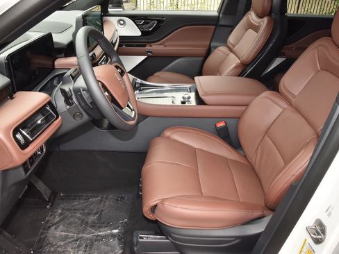 New 2026 Lincoln Aviator Reserve AWD/4WD image 13