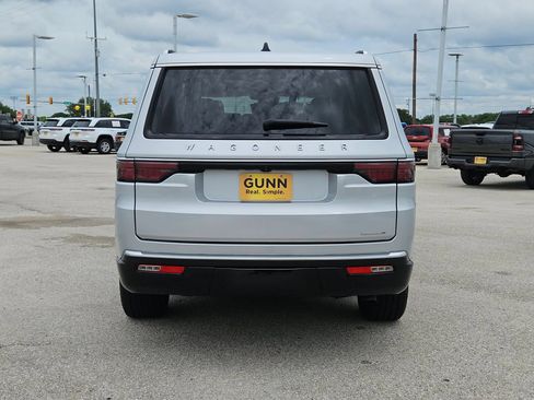 Used 2024 Jeep Wagoneer Series II w/ Flexible Seating Group RWD image 4