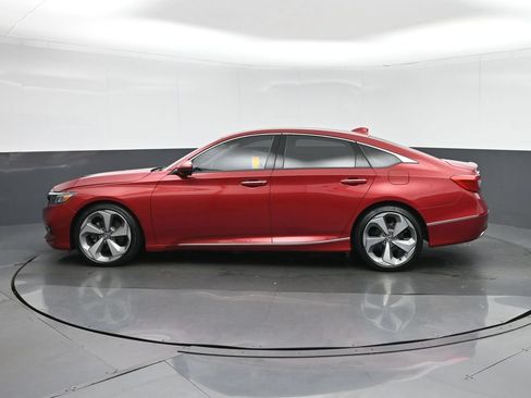 Used 2018 Honda Accord Touring image 4
