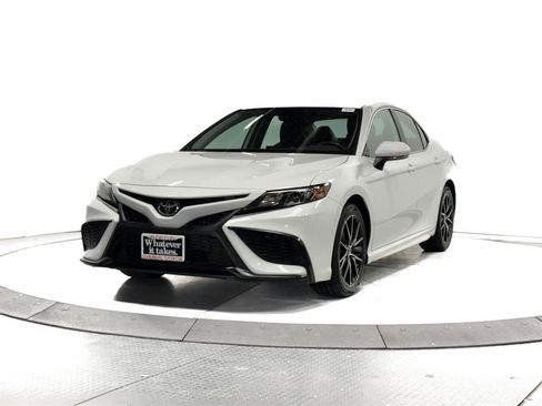 Certified 2023 Toyota Camry SE image 3