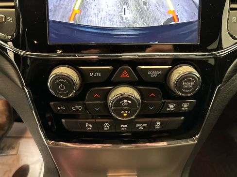 Used 2020 Jeep Grand Cherokee Altitude image 17