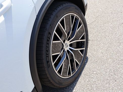 New 2025 Porsche Macan Electric image 40