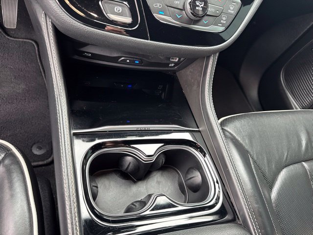 Used 2022 Chrysler Pacifica Limited w/ Uconnect Theater Family Group FWD image 28