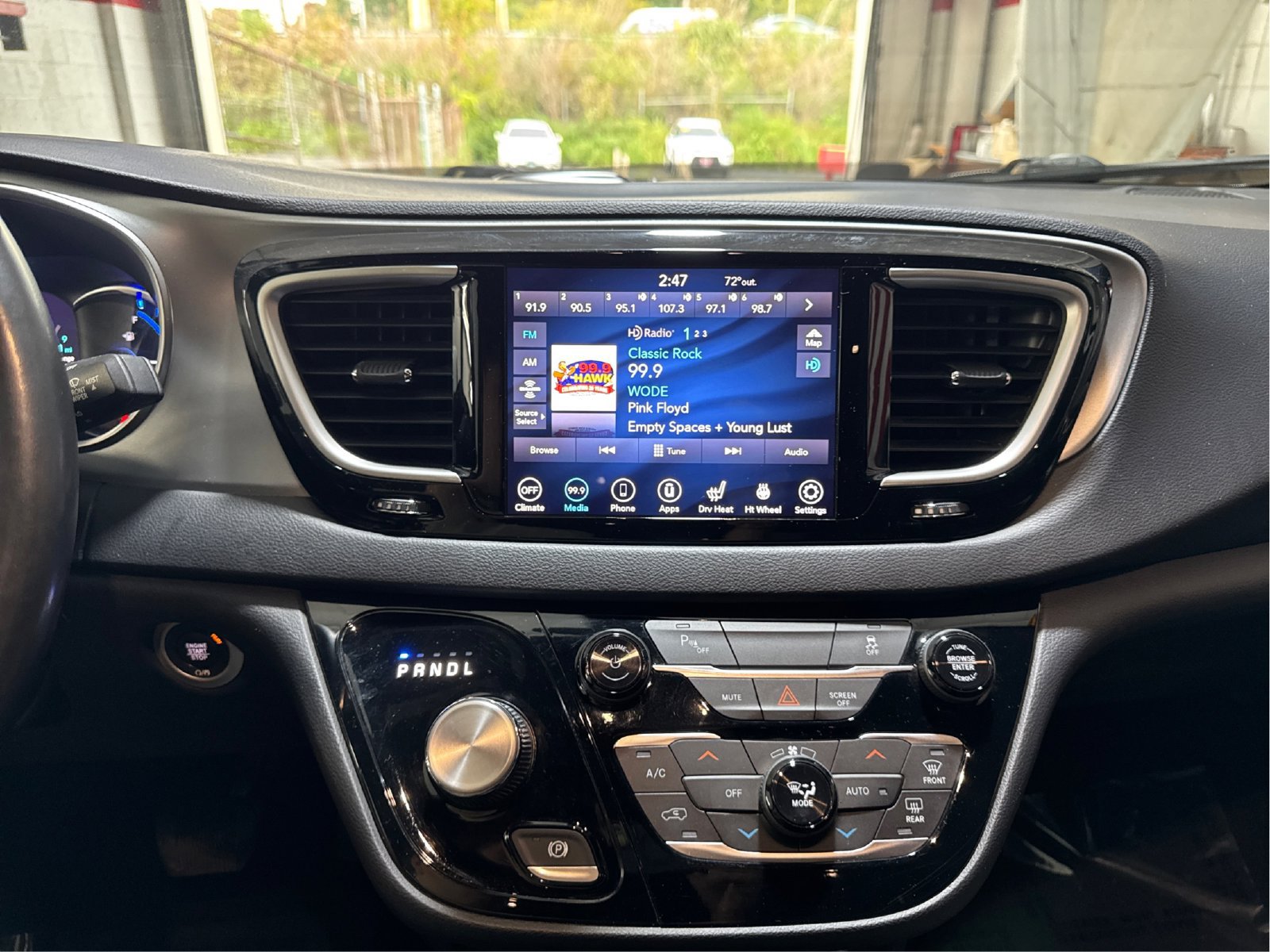 Used 2020 Chrysler Pacifica Touring w/ S Appearance Package FWD image 15