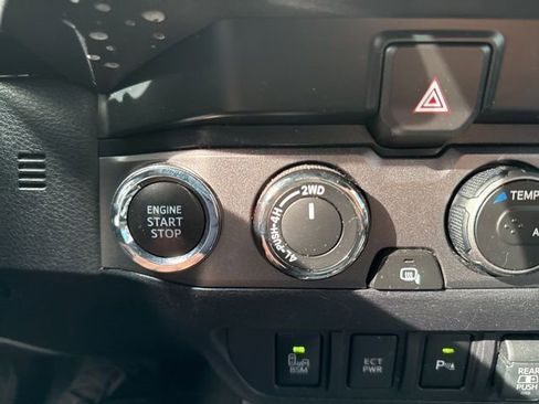 Used 2021 Toyota Tacoma TRD Sport w/ Technology Package image 16