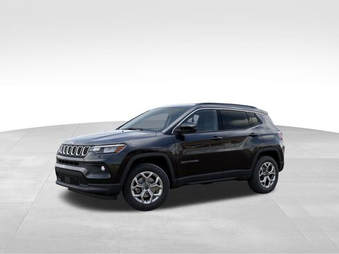 Used 2026 Jeep Compass Latitude AWD/4WD image 3