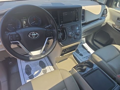 Used 2020 Toyota Sienna XLE Premium AWD/4WD image 21