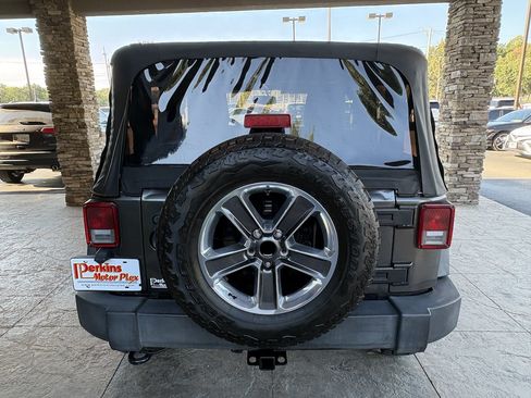 Used 2018 Jeep Wrangler Sport AWD/4WD image 7
