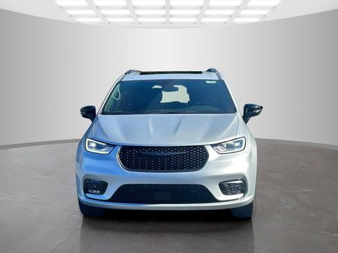 New 2026 Chrysler Pacifica Limited w/ S Appearance Package FWD image 5