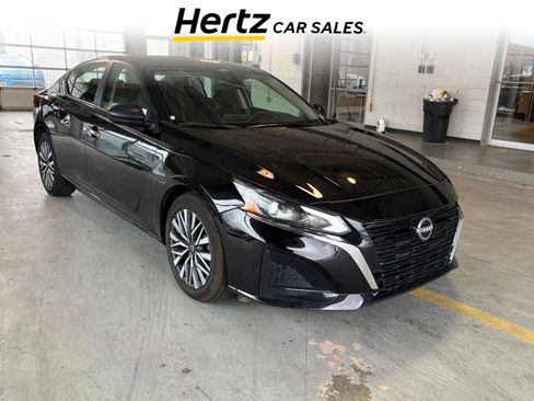 Used 2025 Nissan Altima 2.5 SV image 1