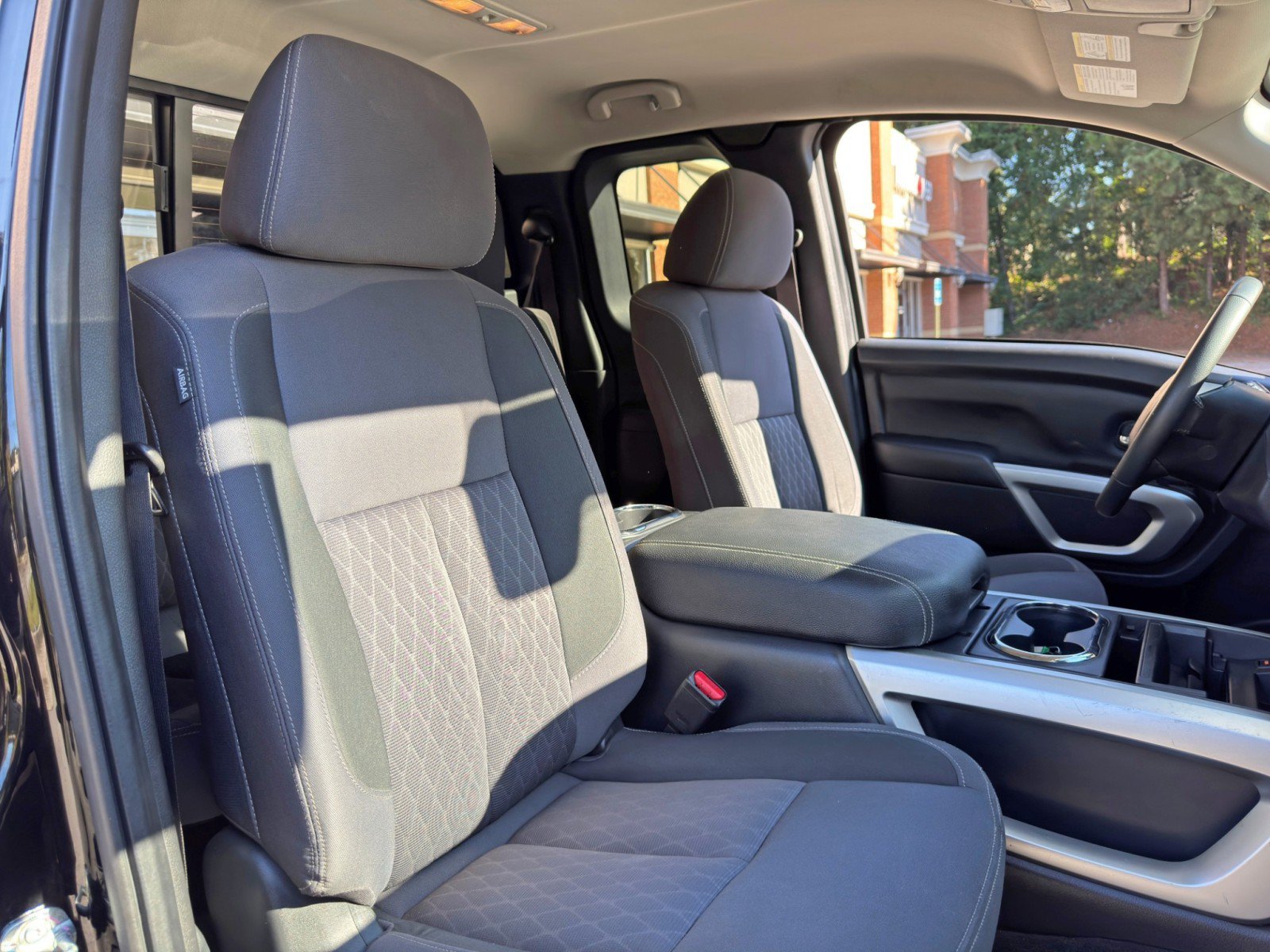 Used 2021 Nissan Titan SV w/ SV Convenience Package RWD image 27