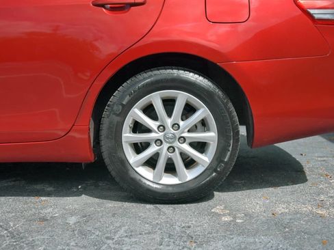 Used 2011 Toyota Camry XLE image 9