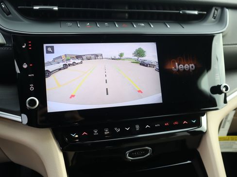 New 2026 Jeep Grand Cherokee Limited AWD/4WD image 8