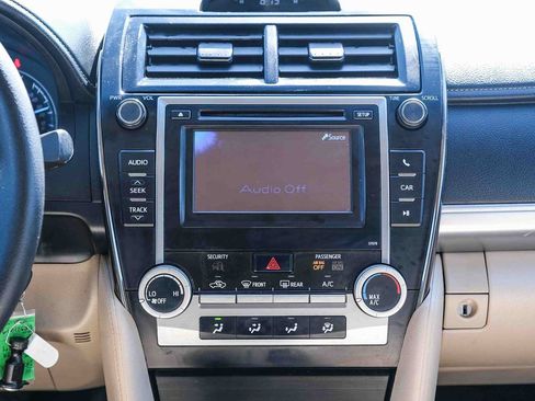 Used 2013 Toyota Camry LE FWD image 14