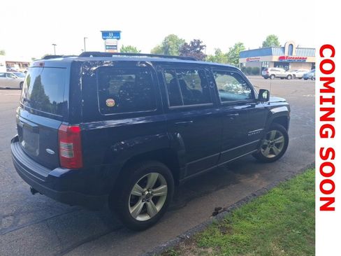 Used 2014 Jeep Patriot Latitude AWD/4WD image 5