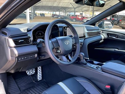 Used 2025 Toyota Camry SE image 17