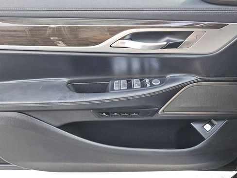 Used 2022 BMW 740i w/ Premium Package image 17