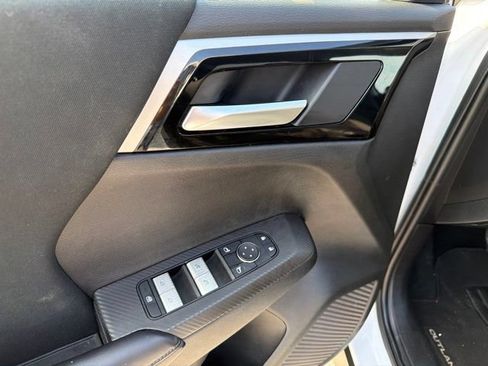 Used 2023 Mitsubishi Outlander ES FWD image 21