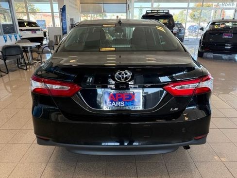 Used 2020 Toyota Camry LE w/ Convenience Package FWD image 4