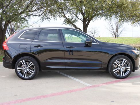 Used 2021 Volvo XC60 T6 Momentum w/ Premium Package AWD/4WD image 8