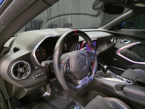 Used 2019 Chevrolet Camaro ZL1 RWD image 21