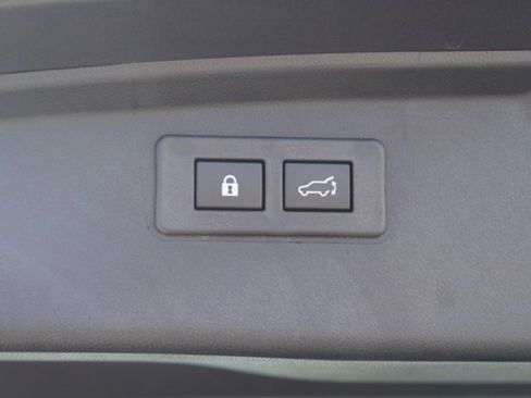 Used 2025 Subaru Outback Premium w/ Popular Package #1A AWD/4WD image 47