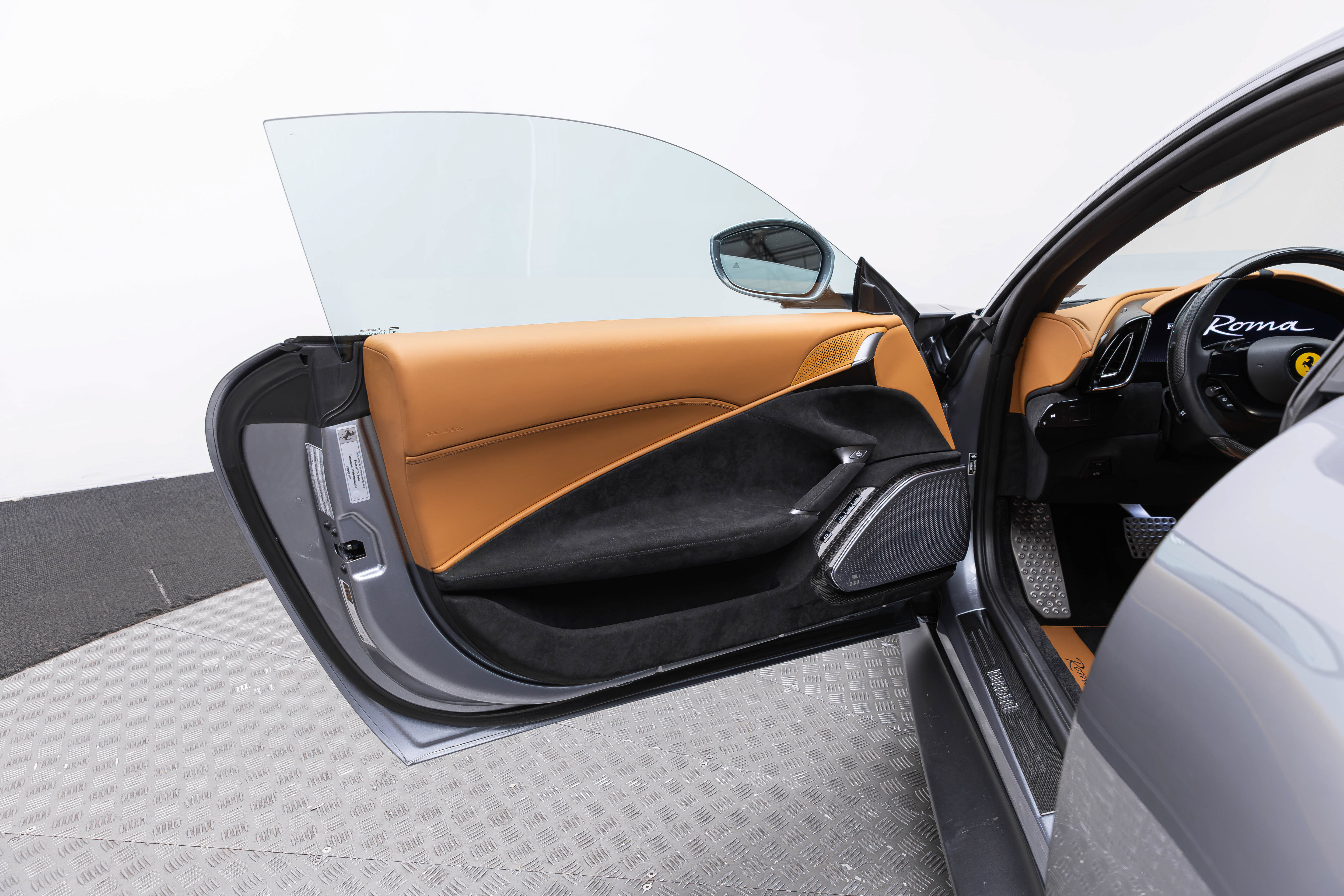 Used 2022 Ferrari Roma RWD image 12