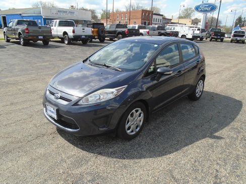 Used 2013 Ford Fiesta SE w/ Super Fuel Economy Pkg image 2
