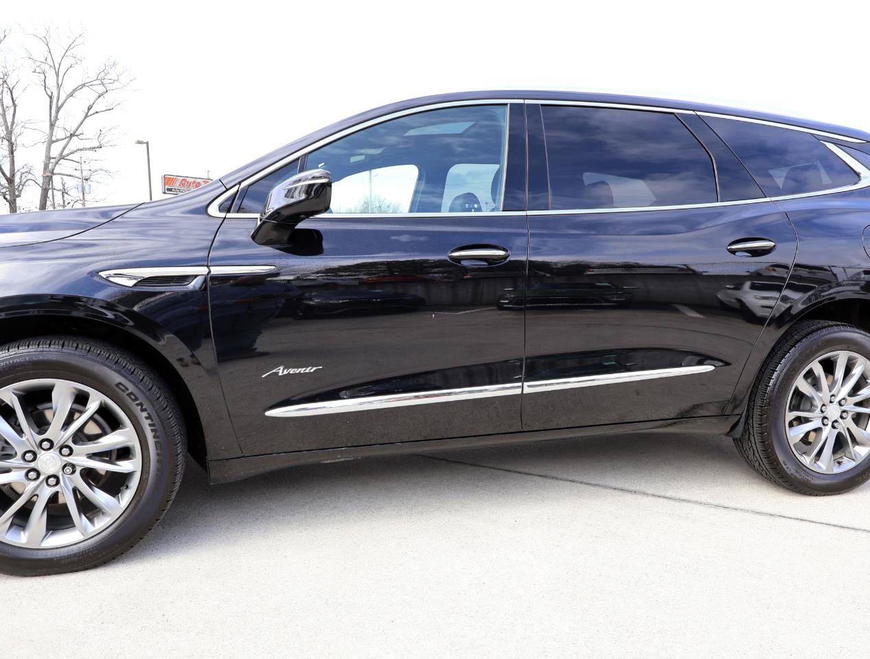Used 2022 Buick Enclave Avenir w/ Avenir Technology Package FWD image 35