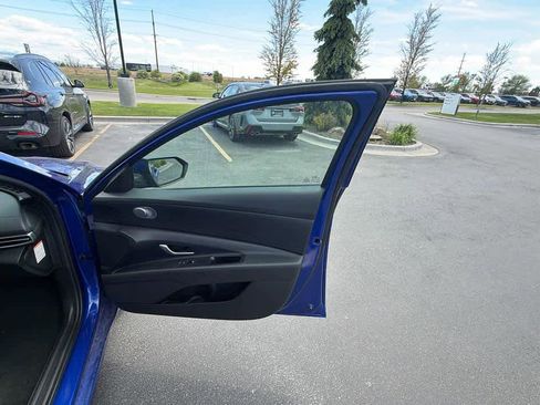 Used 2025 Hyundai Elantra Hybrid FWD image 26