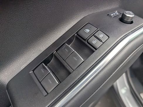 Used 2025 Toyota Highlander Limited AWD/4WD image 15