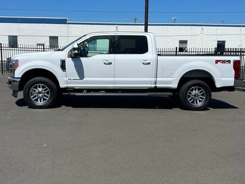 Certified 2019 Ford F250 Lariat w/ Lariat Ultimate Package AWD/4WD image 4