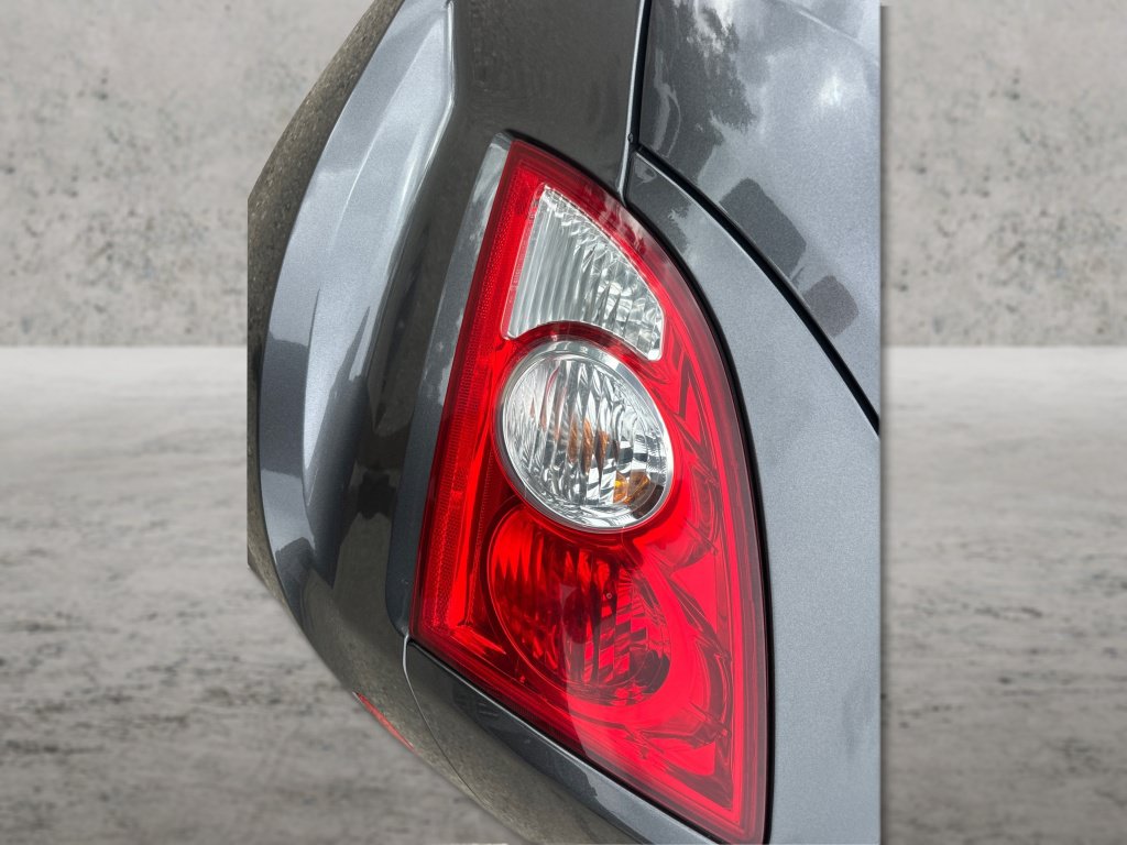 Used 2005 Chrysler Crossfire Limited RWD image 21