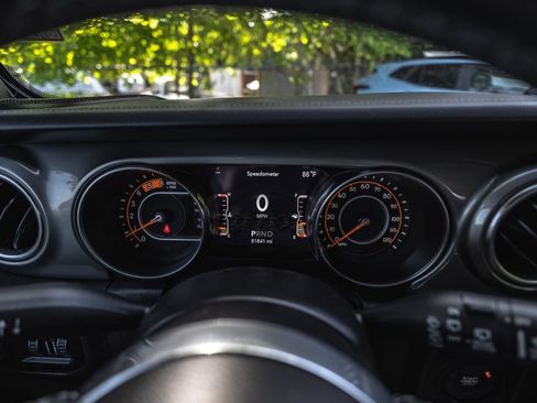 Used 2021 Jeep Wrangler Unlimited Sahara AWD/4WD image 12