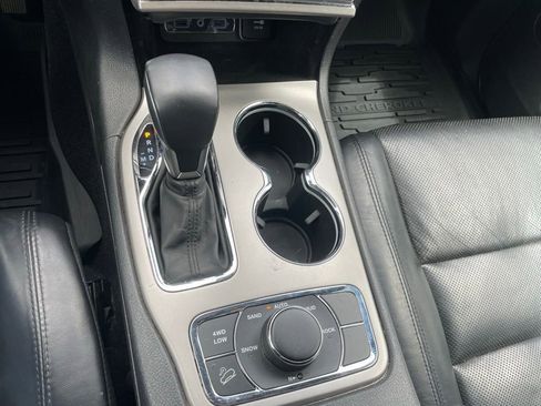 Used 2019 Jeep Grand Cherokee Limited w/ Luxury Group II AWD/4WD image 13